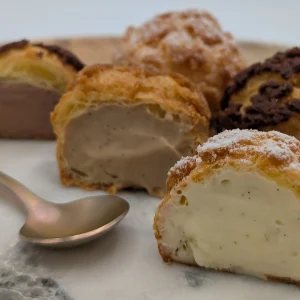 Photo de choux vanille, café et chocolat